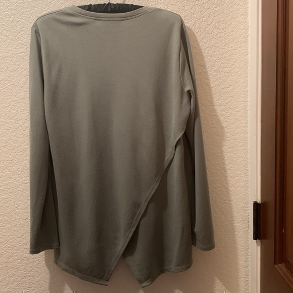 Lisa Rinna Collection medium top - Picture 8 of 8